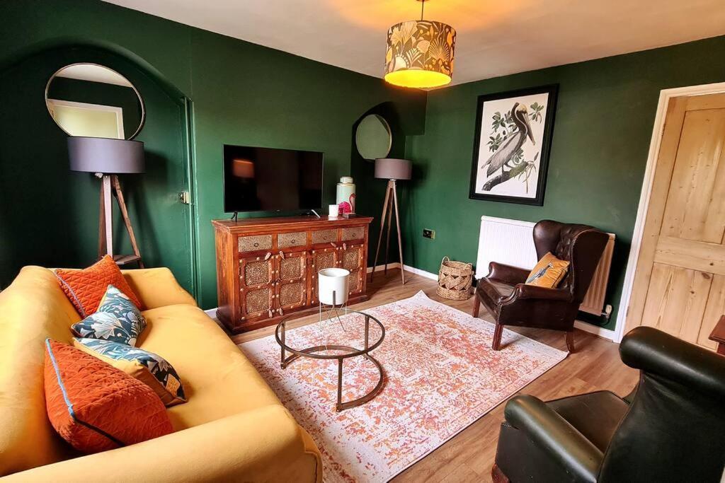 Gorgeous Two Bedroom House In Ілі Екстер'єр фото